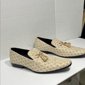 Stylish Beige Loafers with Tassel Accent